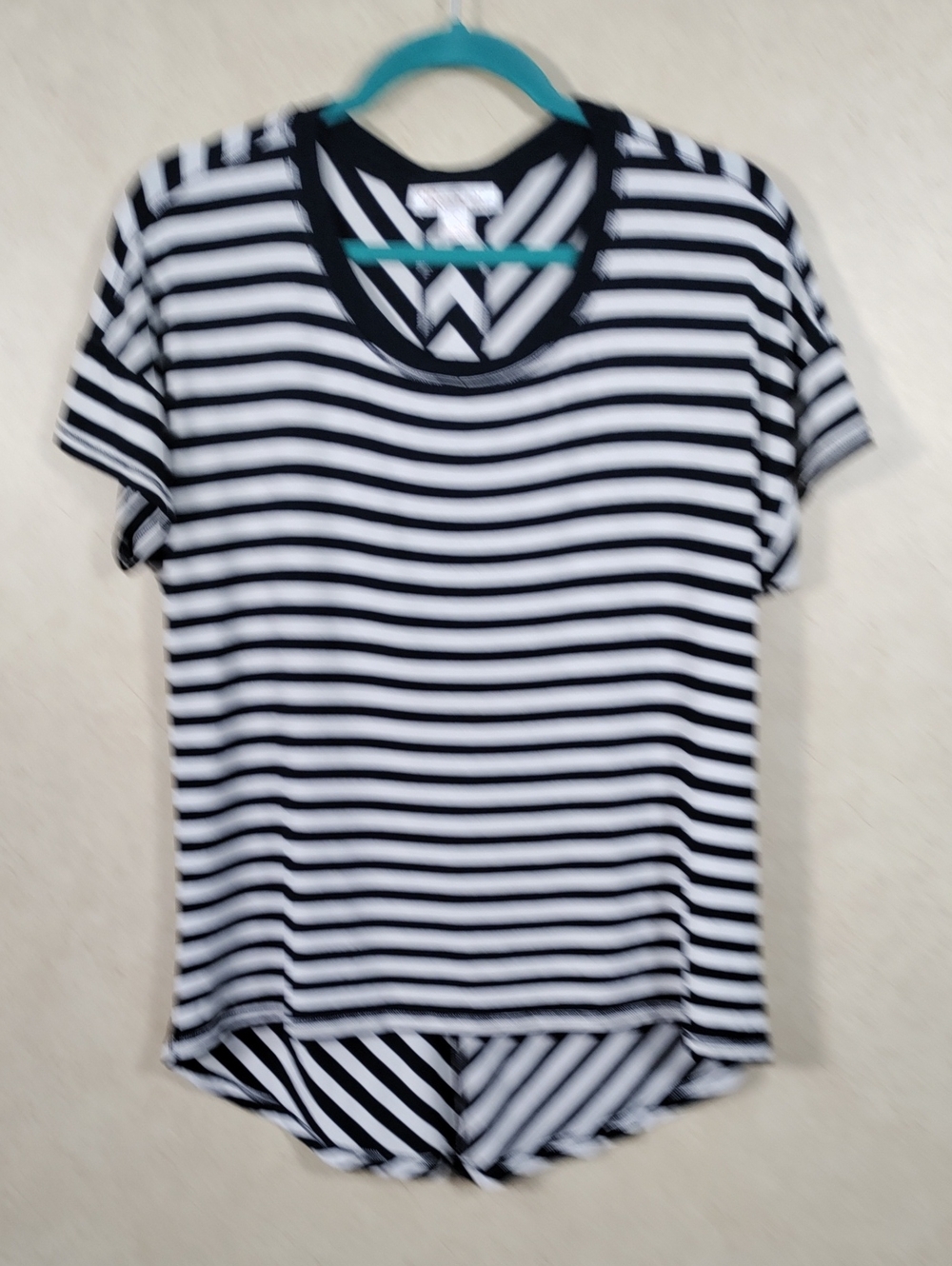 I136 Renuar Black and White Striped High Low Knit Top L